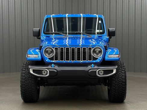 Used 2024 Jeep Wrangler Unlimited Sahara w/ Technology Group AWD/4WD image 8