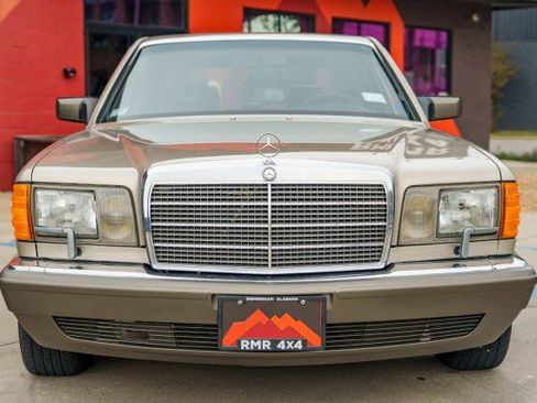 Used 1986 Mercedes-Benz 420 SEL image 2