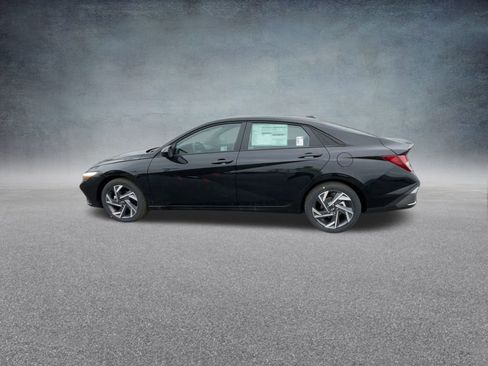 Certified 2025 Hyundai Elantra Sport image 14