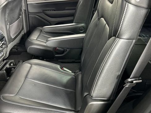 Used 2023 Jeep Grand Cherokee L Limited w/ Luxury Tech Group II AWD/4WD image 14