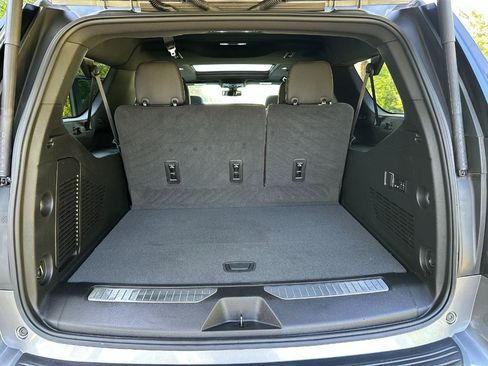 Used 2022 Chevrolet Suburban Z71 w/ Luxury Package AWD/4WD image 36