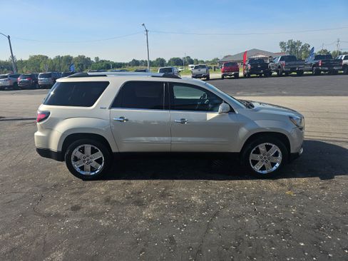 Used 2017 GMC Acadia Limited SLT AWD/4WD image 4