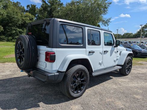 Used 2023 Jeep Wrangler Unlimited Sahara AWD/4WD image 4