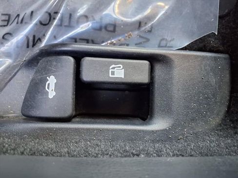 Used 2022 Toyota Corolla LE image 79