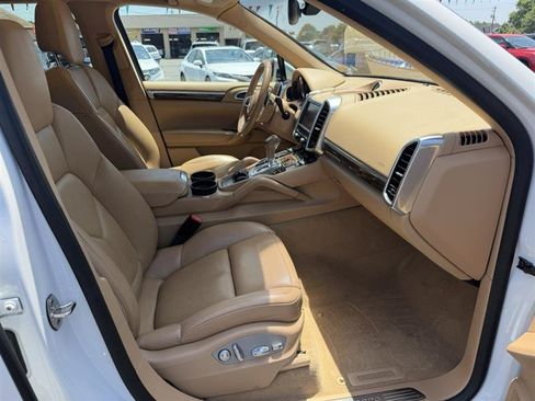 Used 2016 Porsche Cayenne AWD/4WD image 12