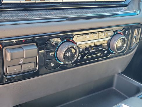 Used 2023 Chevrolet Silverado 1500 ZR2 w/ Technology Package image 30