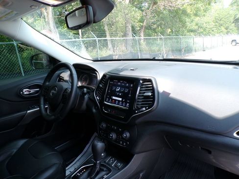 Used 2019 Jeep Cherokee Limited AWD/4WD image 12