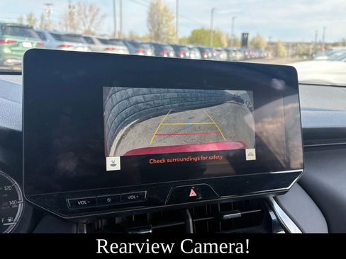 Used 2023 Toyota Venza Nightshade AWD/4WD image 9