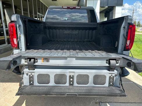 Used 2024 GMC Sierra 1500 AT4 w/ Technology Package AWD/4WD image 12