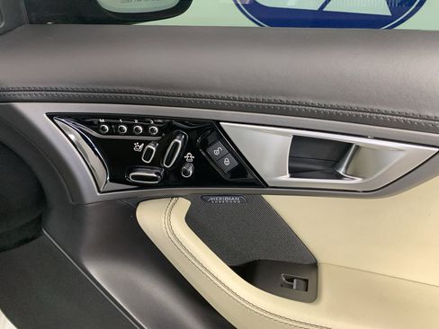 Used 2016 Jaguar F-TYPE Coupe image 32