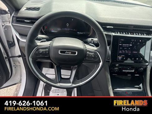 Used 2023 Jeep Grand Cherokee Altitude AWD/4WD image 15