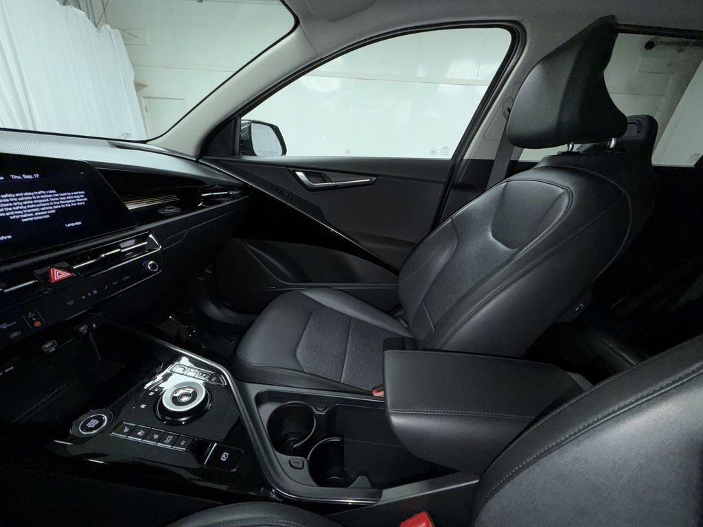 Used 2024 Kia Niro SX Touring FWD image 23
