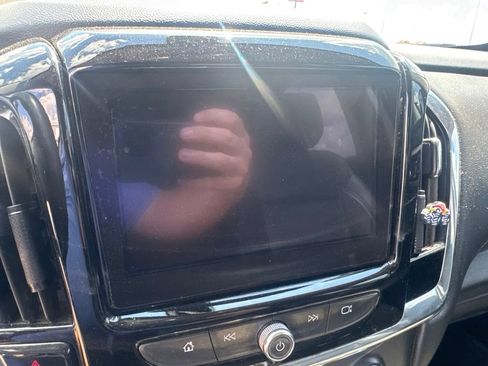Used 2019 Chevrolet Traverse LT w/ LPO, Floor Liner Package FWD image 18