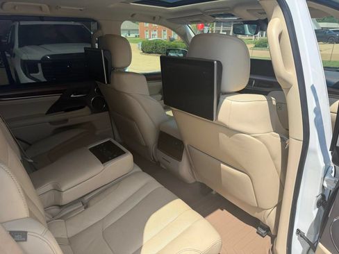 Used 2019 Lexus LX 570 4WD w/ Luxury Package image 22