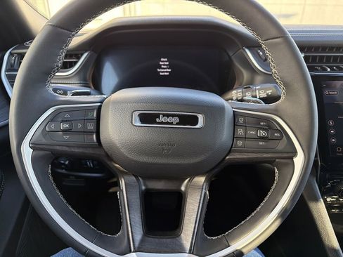 Used 2024 Jeep Grand Cherokee Limited w/ Black Appearance Package image 13