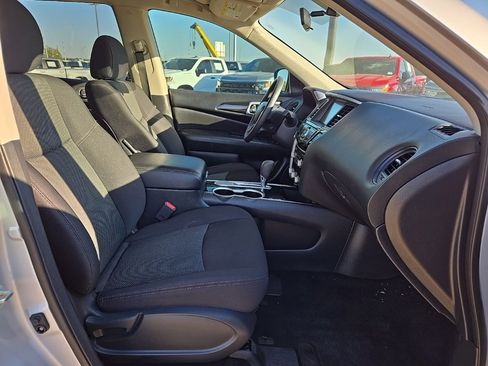 Used 2019 Nissan Pathfinder S image 17