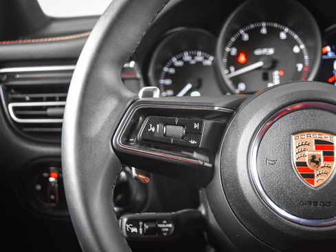 Certified 2025 Porsche Macan GTS image 15
