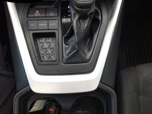 Used 2019 Toyota RAV4 XLE FWD image 26