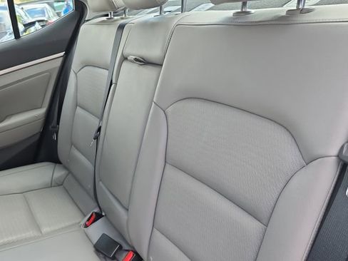Used 2020 Hyundai Elantra Limited image 13