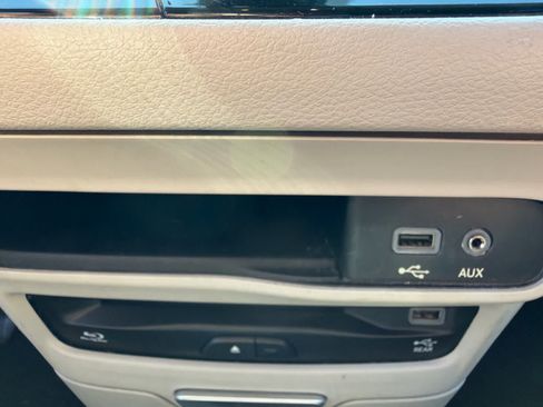 Used 2018 Chrysler Pacifica Touring-L Plus w/ Advanced Safetytec Group FWD image 22