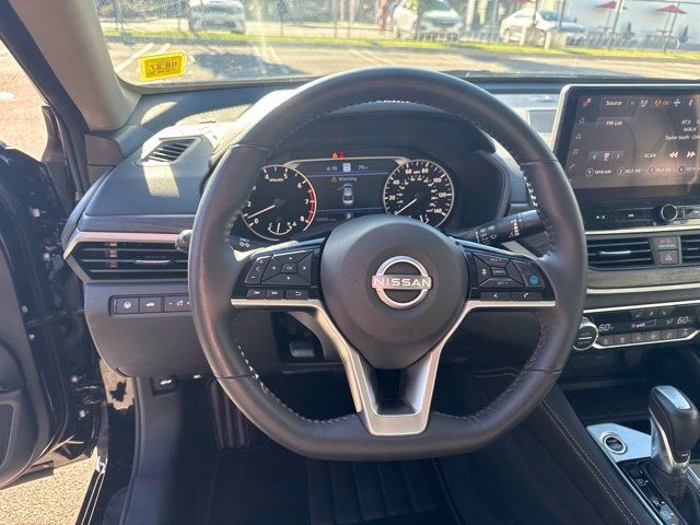 Used 2024 Nissan Altima 2.5 SL FWD image 14