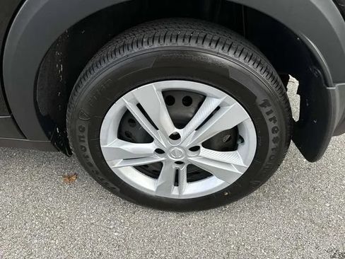 Used 2025 Nissan Kicks Play S FWD image 13
