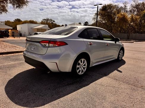 Used 2025 Toyota Corolla LE image 5