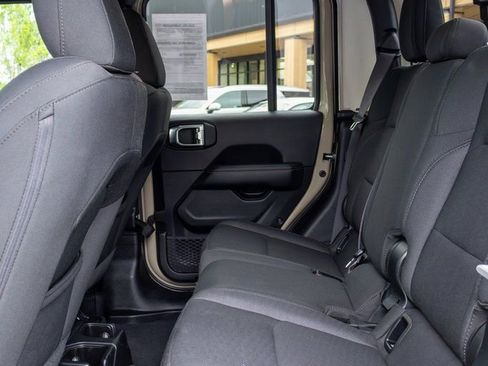 Used 2020 Jeep Gladiator Overland image 14