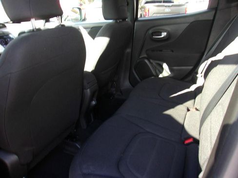 Used 2019 Jeep Renegade Latitude image 7