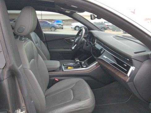 Used 2019 Audi Q8 Premium Plus AWD/4WD image 34