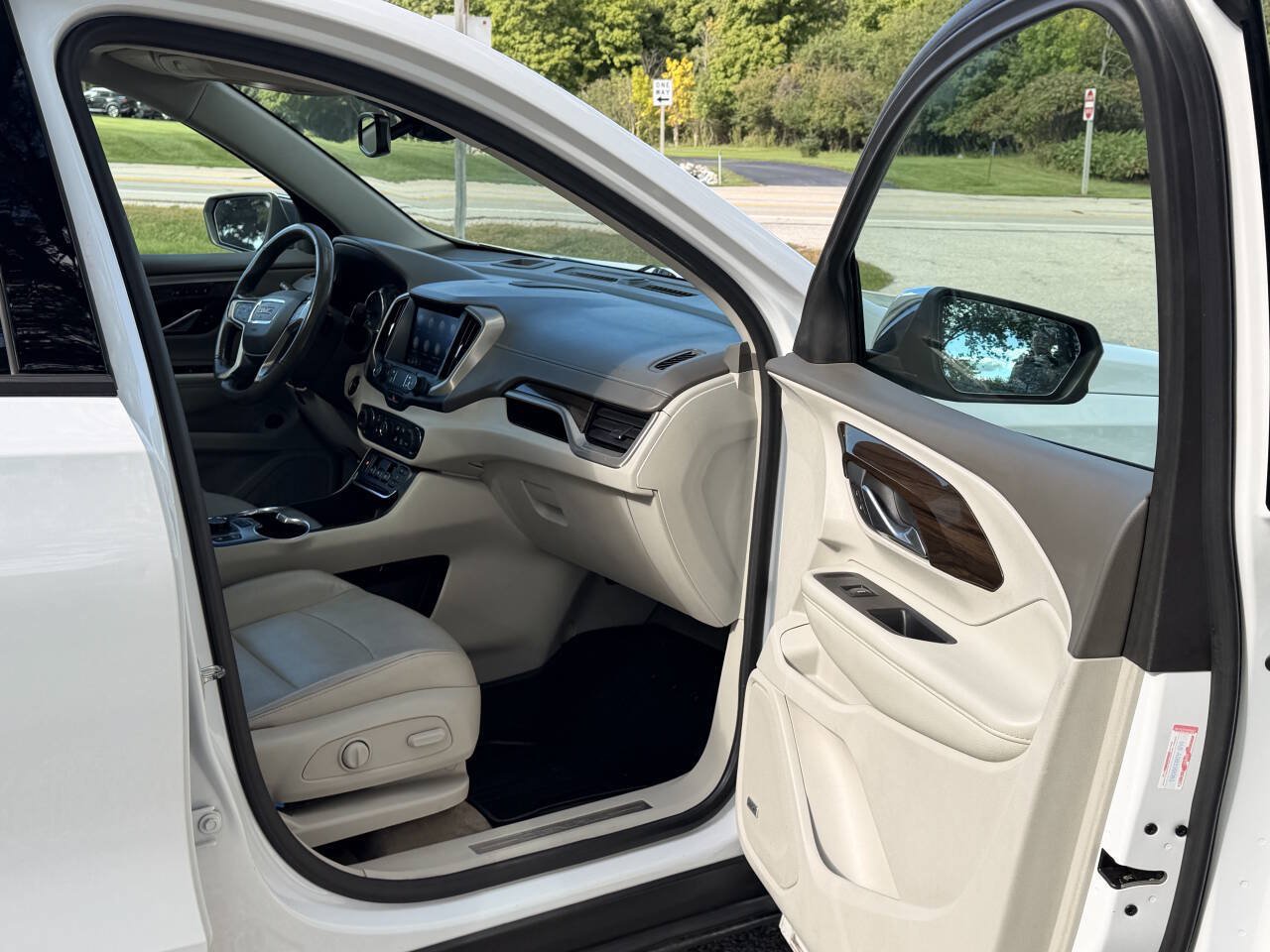 Used 2019 GMC Terrain Denali w/ Advanced Safety Package AWD/4WD image 31
