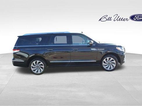Used 2024 Lincoln Navigator L Premiere image 4