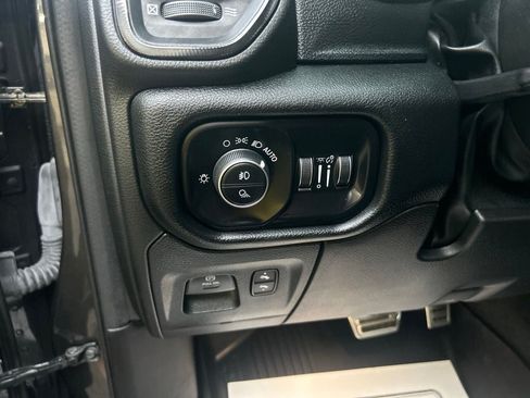 Used 2022 RAM 1500 Laramie AWD/4WD image 16