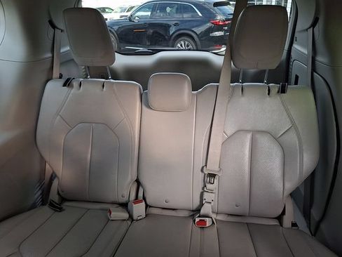 Used 2021 Chrysler Pacifica Touring-L FWD image 14