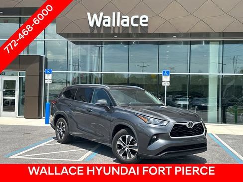Used 2020 Toyota Highlander XLE FWD image 1