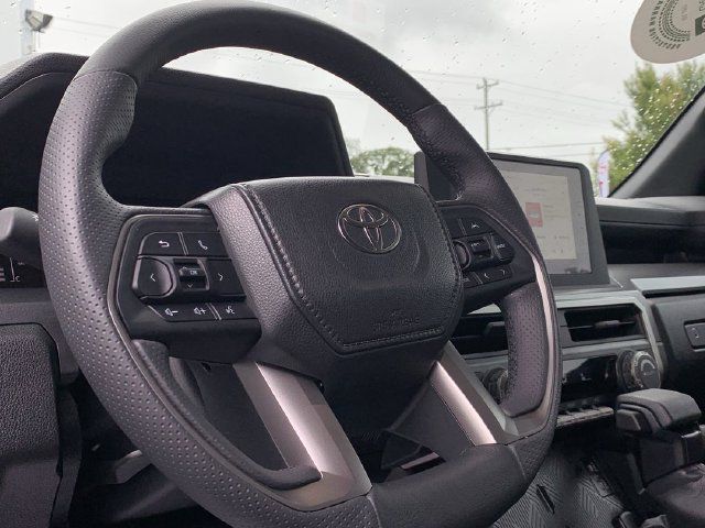 Used 2026 Toyota 4Runner SR5 AWD/4WD image 19