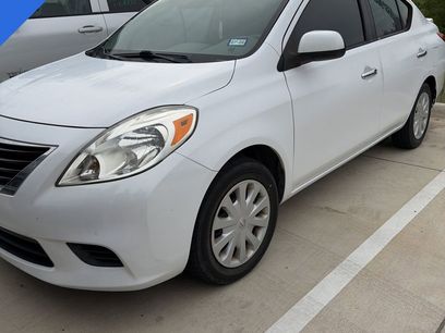 Used 2013 Nissan Versa SV w/ Convenience Pkg