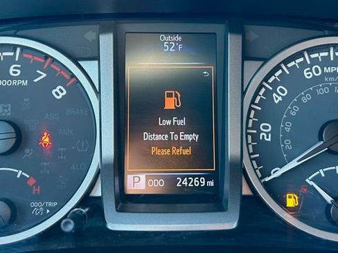 Used 2021 Toyota Tacoma Limited image 19