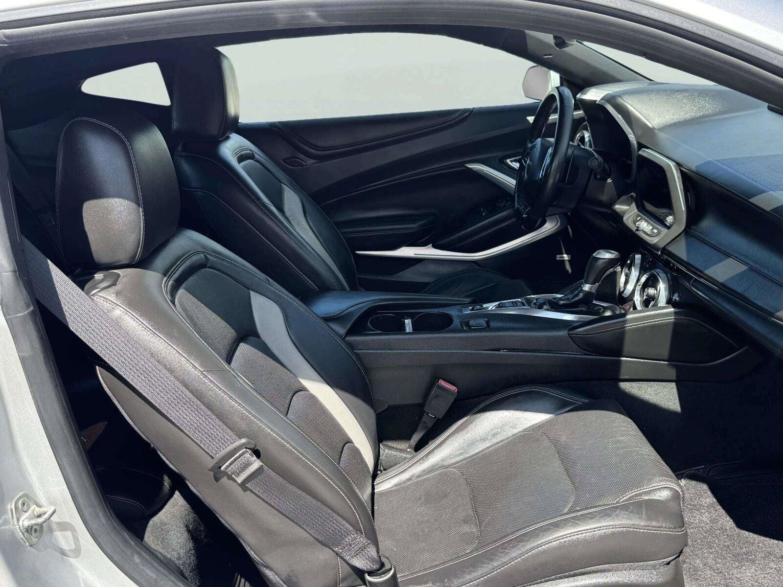 Used 2016 Chevrolet Camaro LT RWD image 33