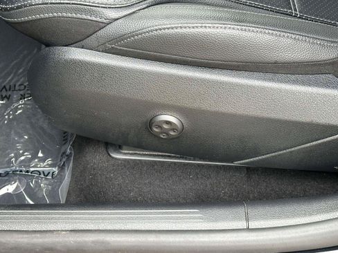 Used 2024 Mercedes-Benz GLC 300 4MATIC image 20