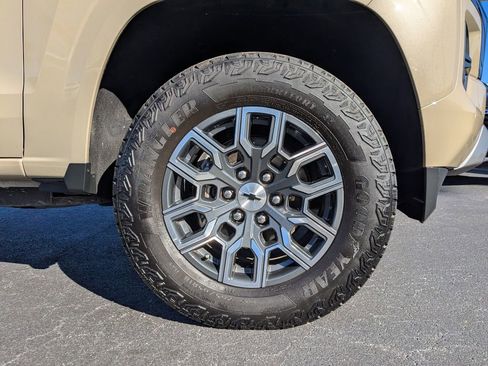 Used 2024 Chevrolet Colorado Z71 w/ Z71 Convenience Package 2 image 11