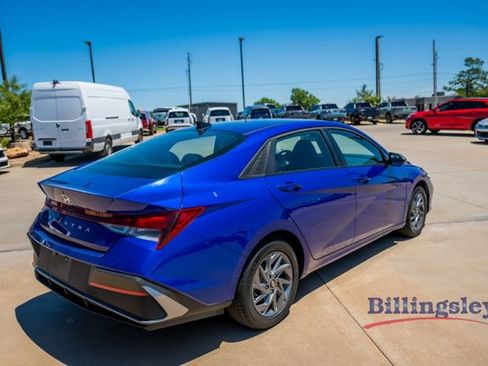 Used 2024 Hyundai Elantra SEL FWD image 5