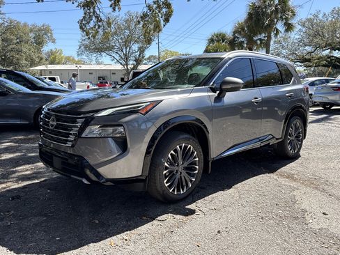 Used 2024 Nissan Rogue Platinum image 1