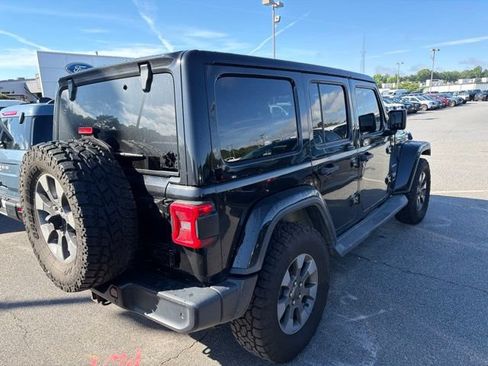 Used 2018 Jeep Wrangler Unlimited Sahara AWD/4WD image 3