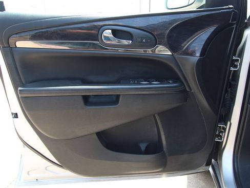 Used 2017 Buick Enclave Leather AWD/4WD image 34