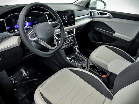 New 2025 Volkswagen Taos SE image 6