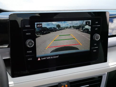 Certified 2025 Volkswagen Taos SEL AWD/4WD image 30