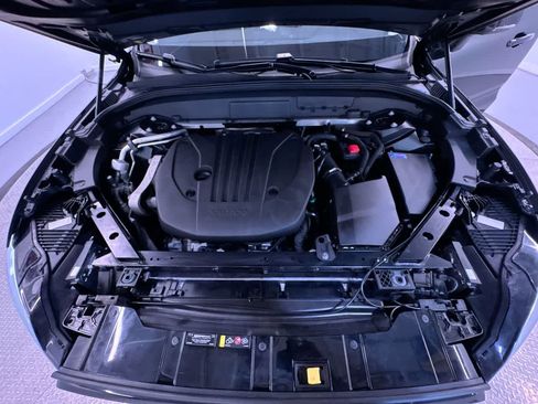 Used 2023 Volvo XC60 B5 Plus image 11