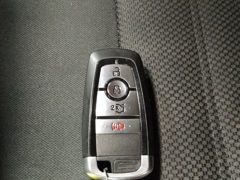 Used 2017 Ford Fusion SE FWD image 32