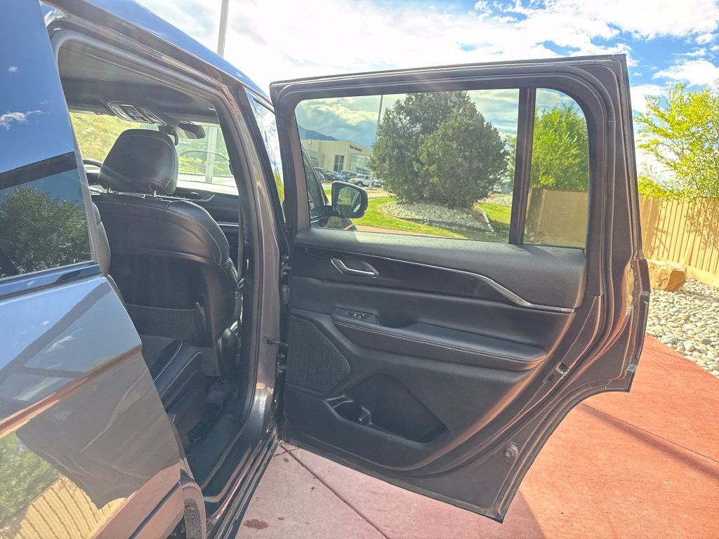 Used 2023 Jeep Grand Cherokee L Laredo AWD/4WD image 23